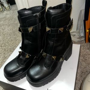 Nine West boots only worn once